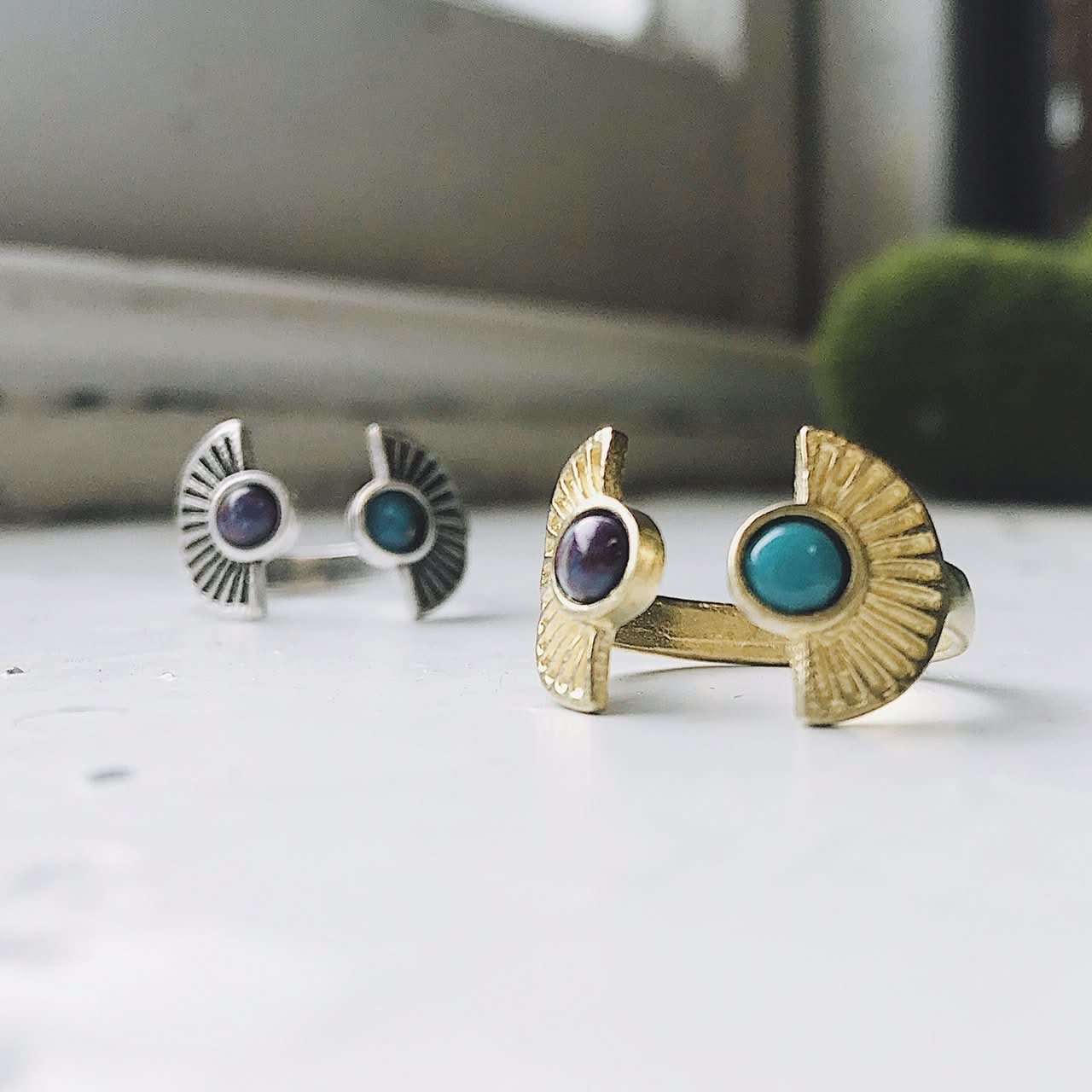 Elegant Turquoise Sunburst Ring