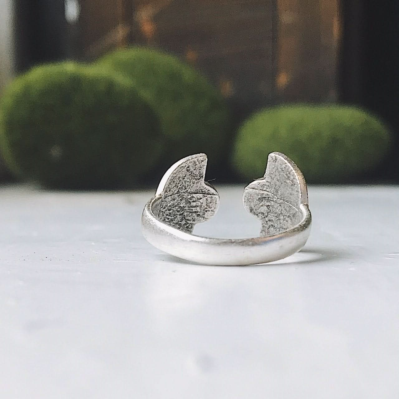 Elegant Turquoise Sunburst Ring